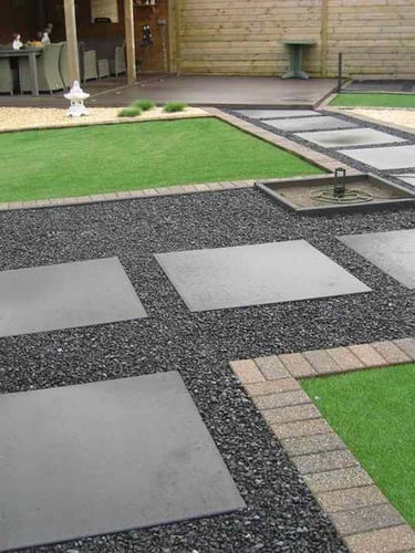 Basalt split 8 - 16mm aangelegde siertuin