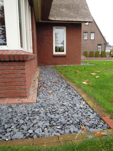 Canadian Slate zwart aangelegd