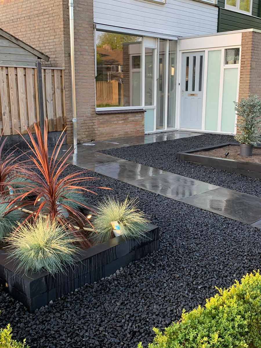 Basalt split 16 - 32mm aangelegde tuin