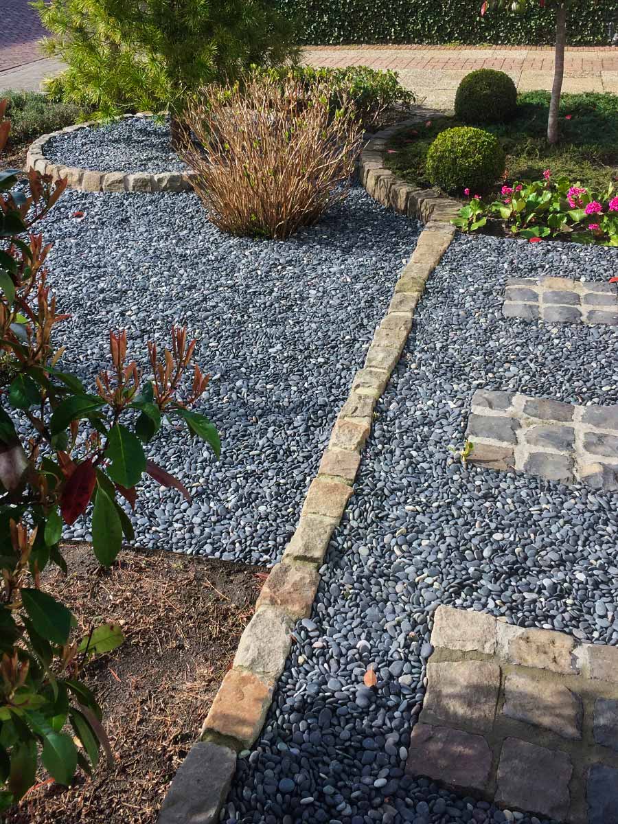 Beach pebbles 16 - 25mm aangelegd tuin