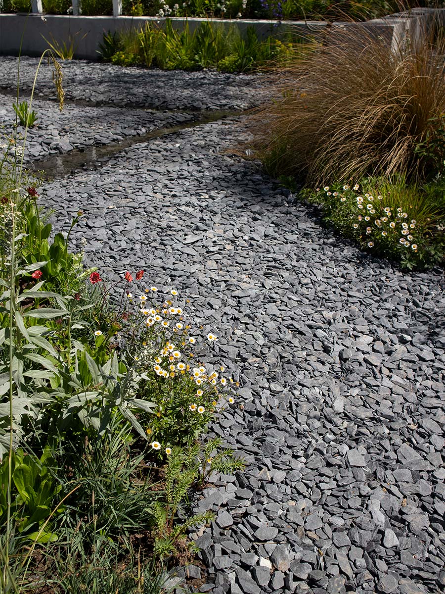 Canadian Slate zwart aangelegd pad