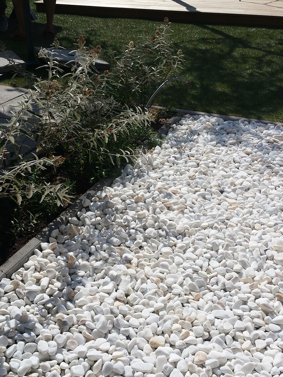 Crystal White grind 25 - 40mm aangelegd