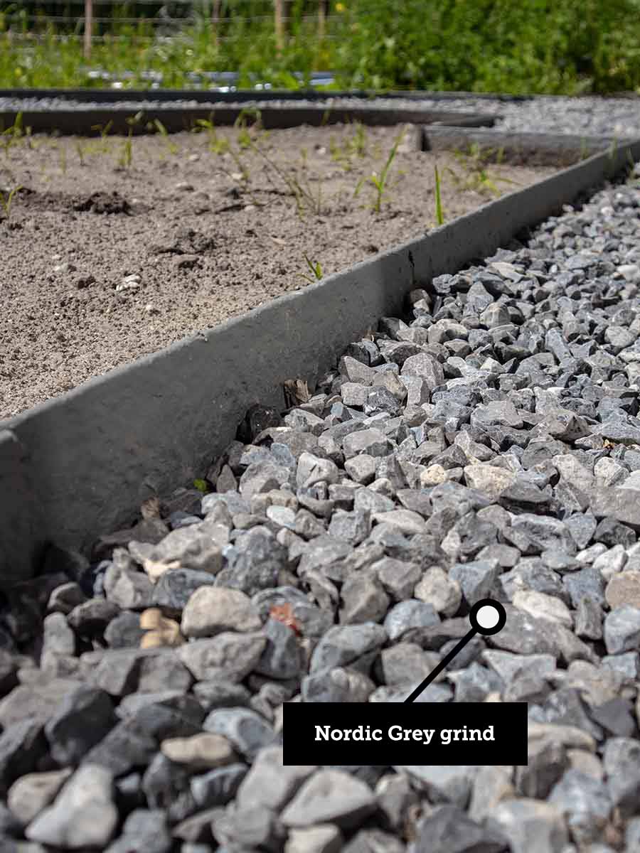 Multi-Edge ECO afboording recht aangelegd (grijs) i.c.m. Nordic Grey grind