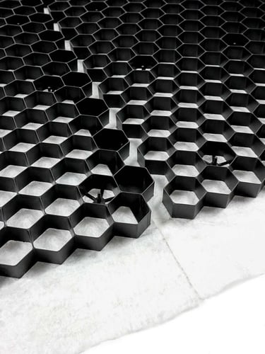 Twee pallets grindplaten EuroGravel PLUS zwart (85,1m2 = €9,45/m2)