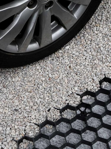 Vier pallets grindplaten EuroGravel PLUS zwart (170,2m2)