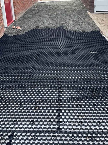 Vier pallets grindplaten EuroGravel PLUS zwart (170,2m2)