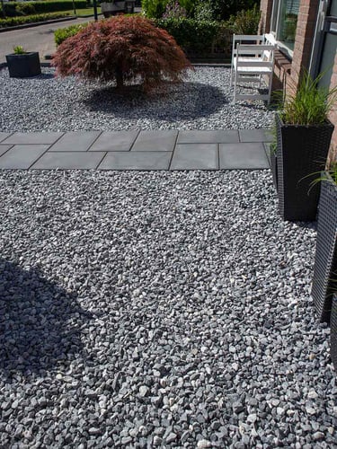 Ice blue split 16 - 32mm aangelegde tuin