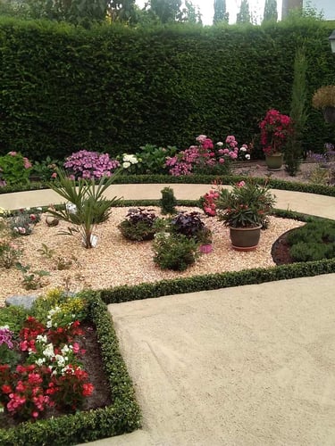 Dolomiet aangelegde tuin
