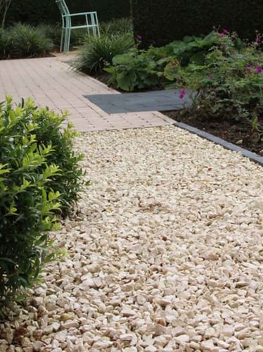 Yellow sun marble split 11 - 22mm aangelegde siertuin 