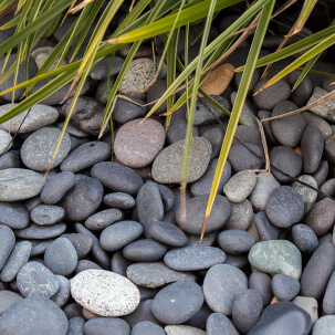 Beach pebbles zwart aangelegd Beach pebbles zwart aangelegd
