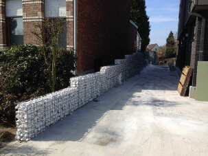 Schanskorf met witte Crystal White keien Schanskorf met witte Crystal White keien