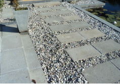 Limburgs witte grind met bestrating Limburgs witte grind met bestrating