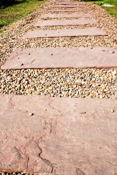 Tuinpad met staptegels en grind Tuinpad met staptegels en grind