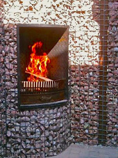 Open haard van Baskisch rood breuksteen